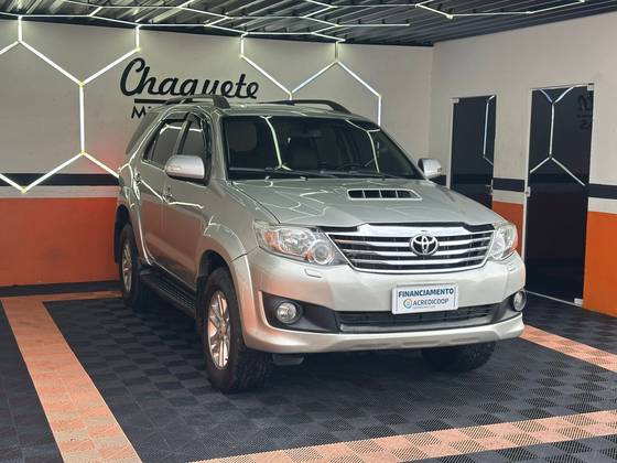 TOYOTA HILUX 3.0 SR 4X4 CD 16V TURBO INTERCOOLER DIESEL 4P AUTOMÁTICO TOYOTA HILUX 3.0 SR 4X4 CD 16V TURBO INTERCOOLER DIESEL 4P AUTOMÁTICO